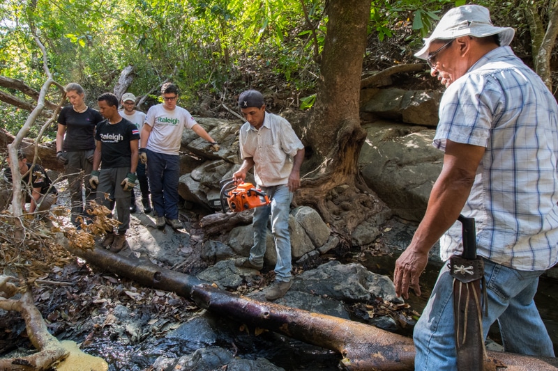 Ezequiel, volunteers and a community member helping build trails in Matambu.