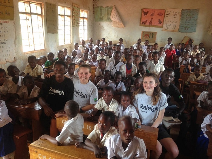 Maria, Anne and Eleanore with the pupils of Chimlata primary school